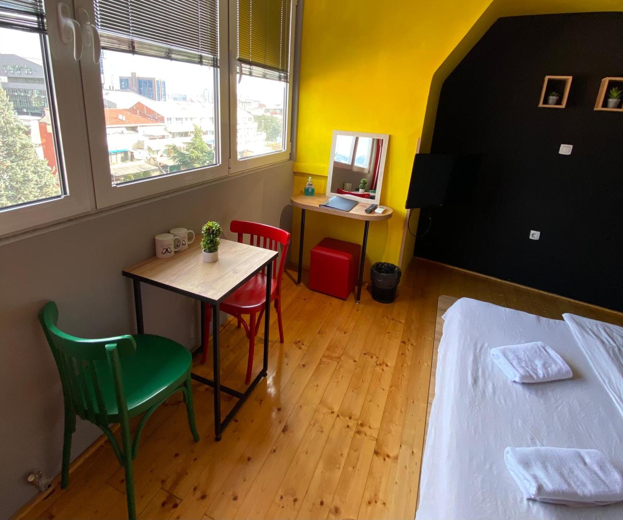 Mickitos Urban Hostel Skopje Room photo
